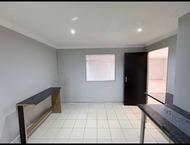 110M² OFFICE TO LET IN FOURWAYS
